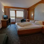 Otel Tia