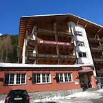 Otel Tia