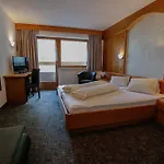 Tia 3* كاونرتال