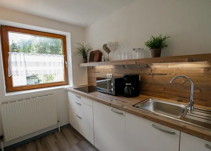 Tia カウナータール