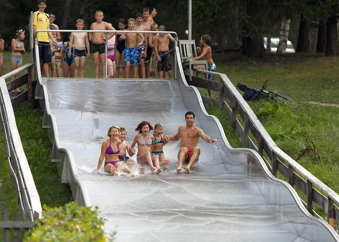 Tia カウナータール