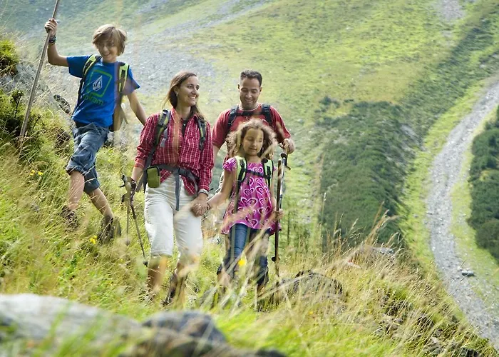 ホテル Tia カウナータール