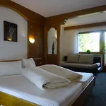 Tia Hotel 3*